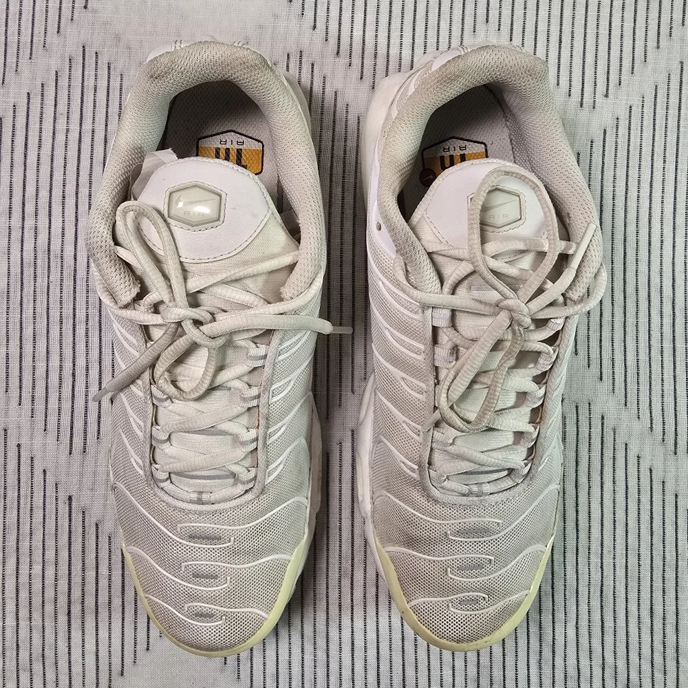 Nike Air Max Plus Women's White DM2362 100 Used w/ Box Size 9.5